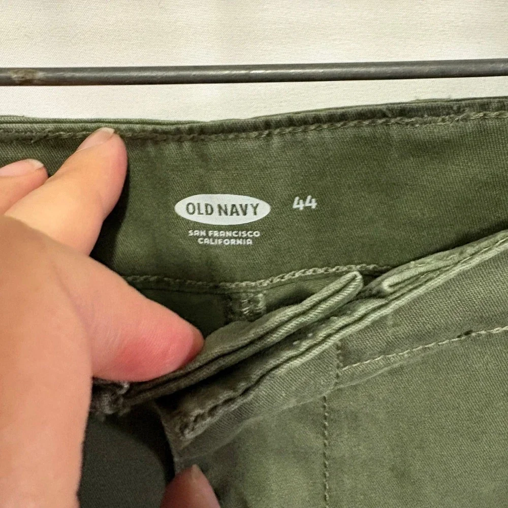 Old Navy Ultimate Chino Shorts Mens 44 Olive Green Flat Front Stretch Cotton New